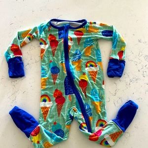 Little sleepies zippies pajamas no holes or stains